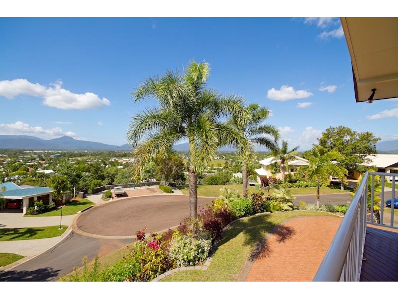 15 Guthrie Close, Bentley Park QLD 4869