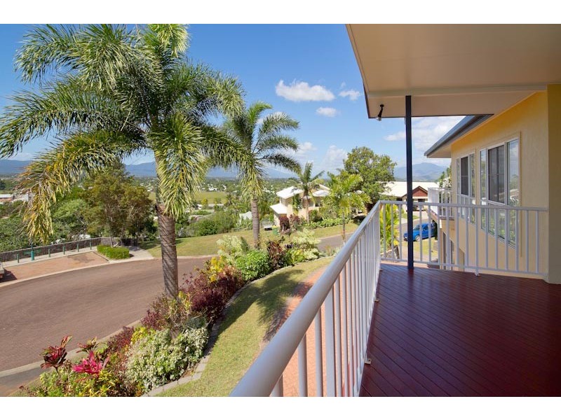 15 Guthrie Close, Bentley Park QLD 4869