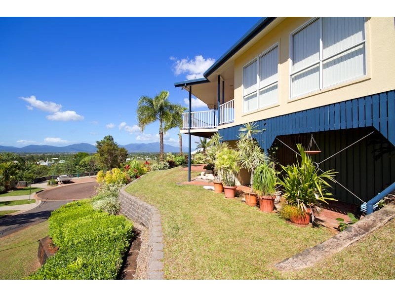 15 Guthrie Close, Bentley Park QLD 4869