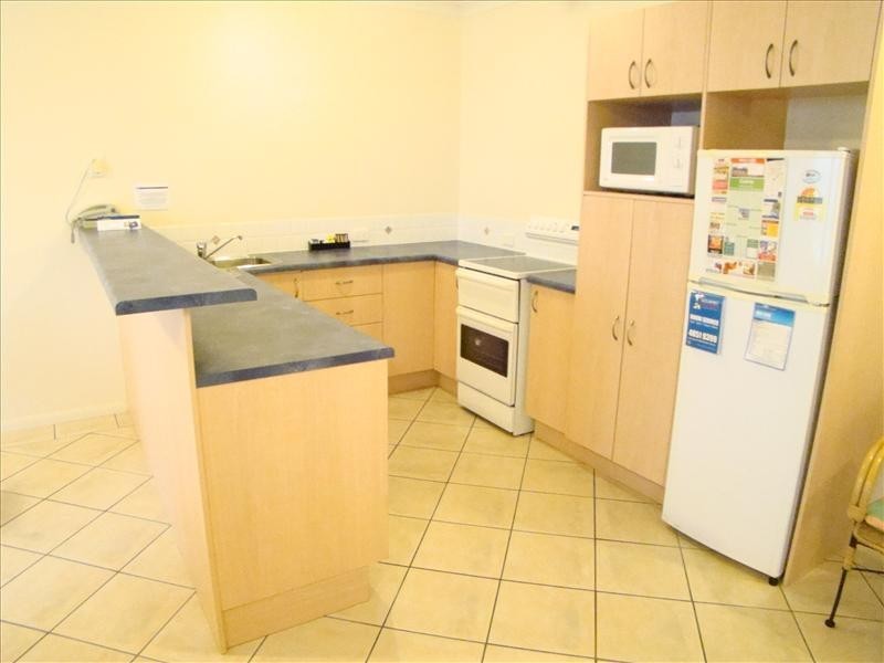 17/255 Lake Street, Cairns North QLD 4870