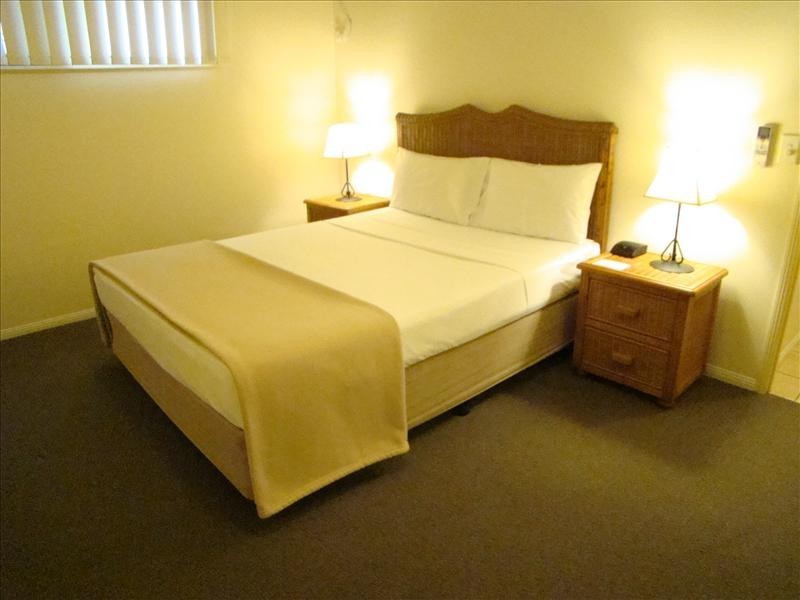 17/255 Lake Street, Cairns North QLD 4870