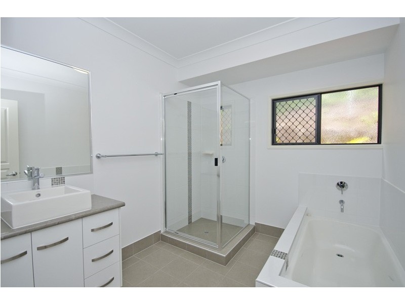 7 Yates Court, White Rock QLD 4868