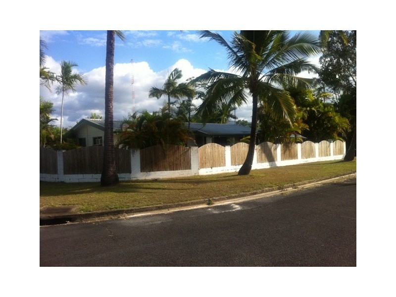 7 Ash Street, Holloways Beach QLD 4878