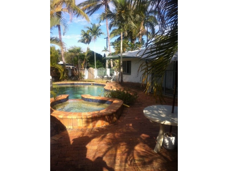 7 Ash Street, Holloways Beach QLD 4878