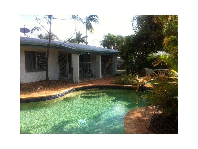7 Ash Street, Holloways Beach QLD 4878