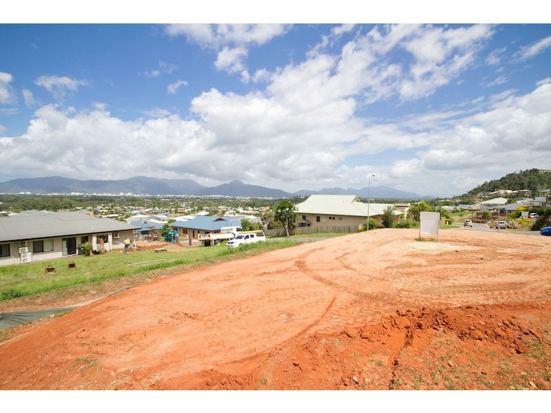 8 Trumpeter Street, Kanimbla QLD 4870