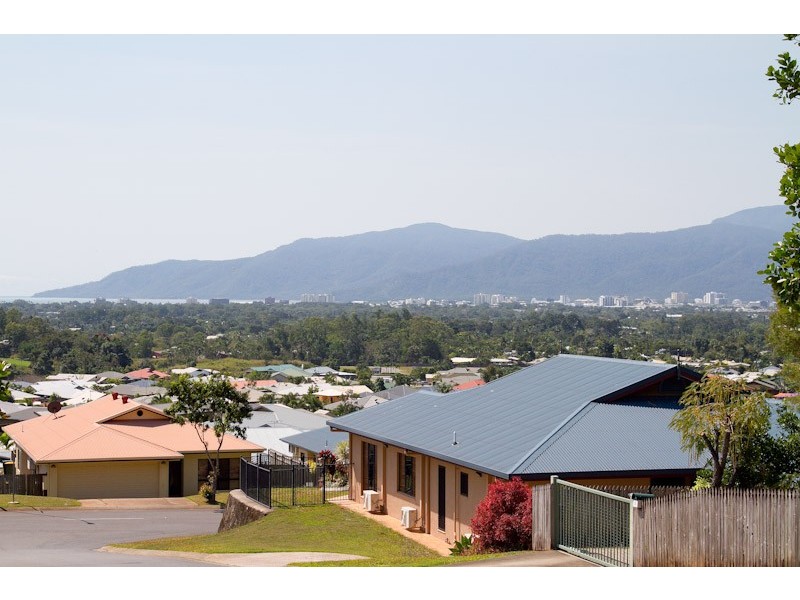 8 Trumpeter Street, Kanimbla QLD 4870