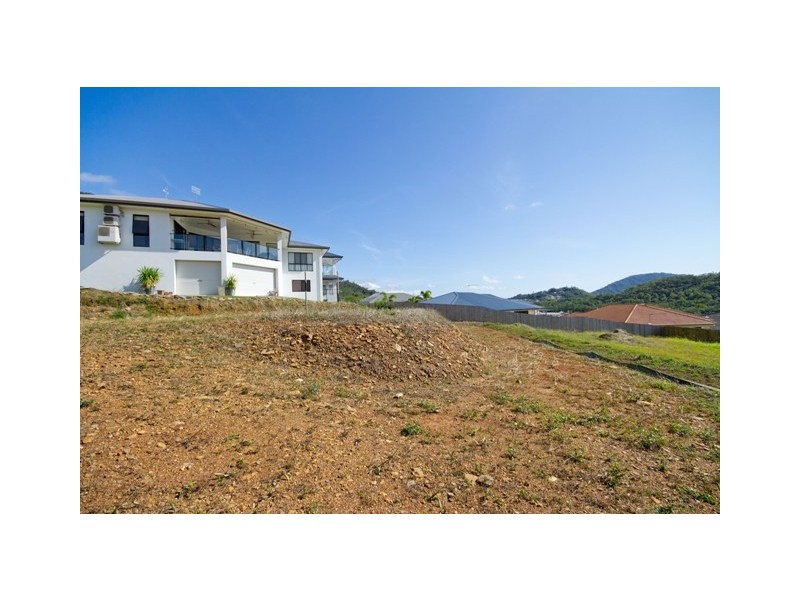 8 Trumpeter Street, Kanimbla QLD 4870