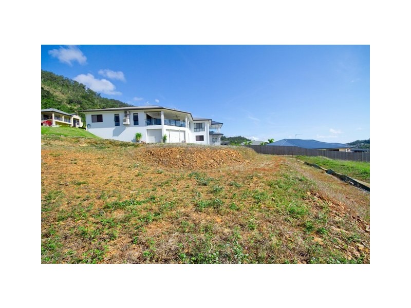8 Trumpeter Street, Kanimbla QLD 4870