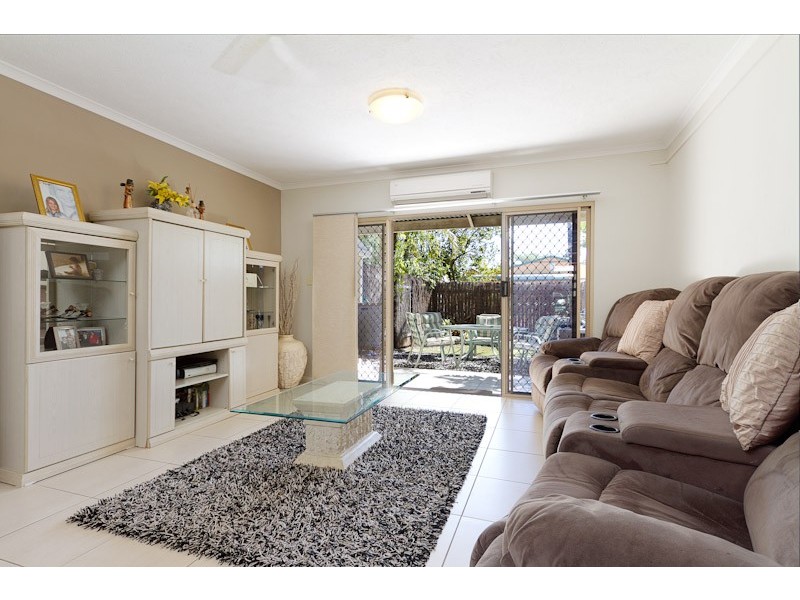 2/5 Charlotte Close, Woree QLD 4868