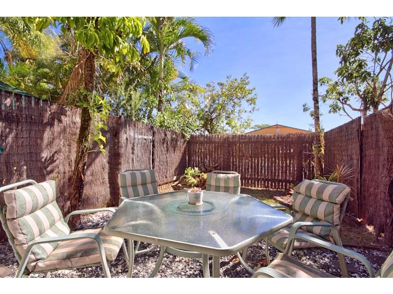 2/5 Charlotte Close, Woree QLD 4868