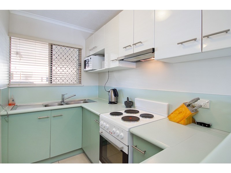 2/5 Charlotte Close, Woree QLD 4868