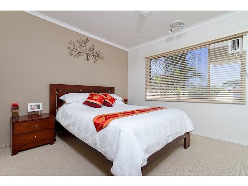 2/5 Charlotte Close, Woree QLD 4868
