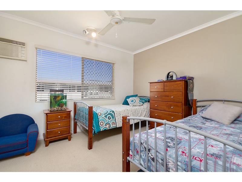 2/5 Charlotte Close, Woree QLD 4868