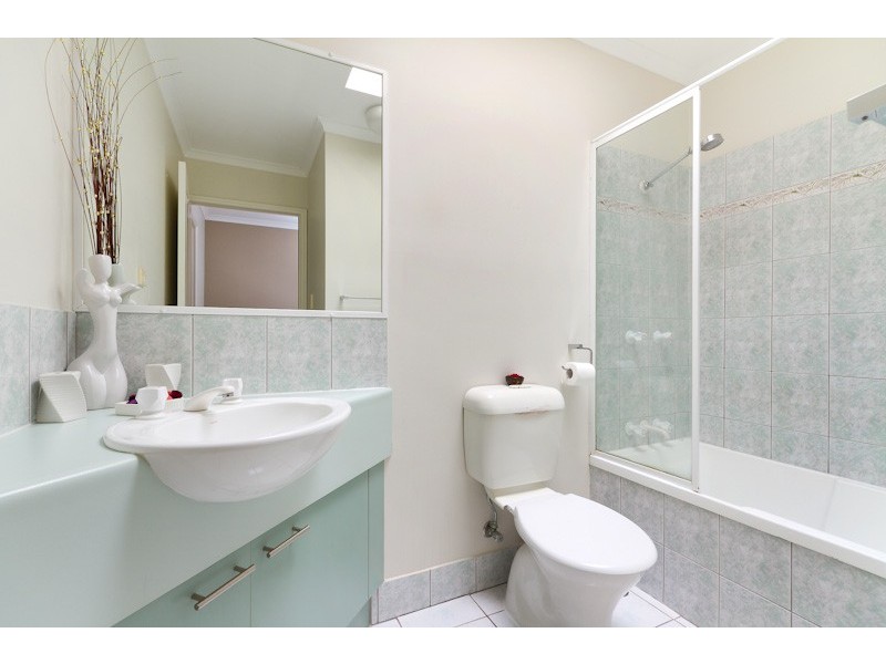 2/5 Charlotte Close, Woree QLD 4868