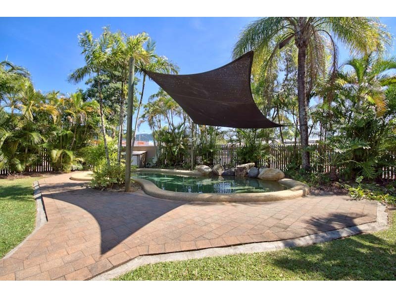 2/5 Charlotte Close, Woree QLD 4868