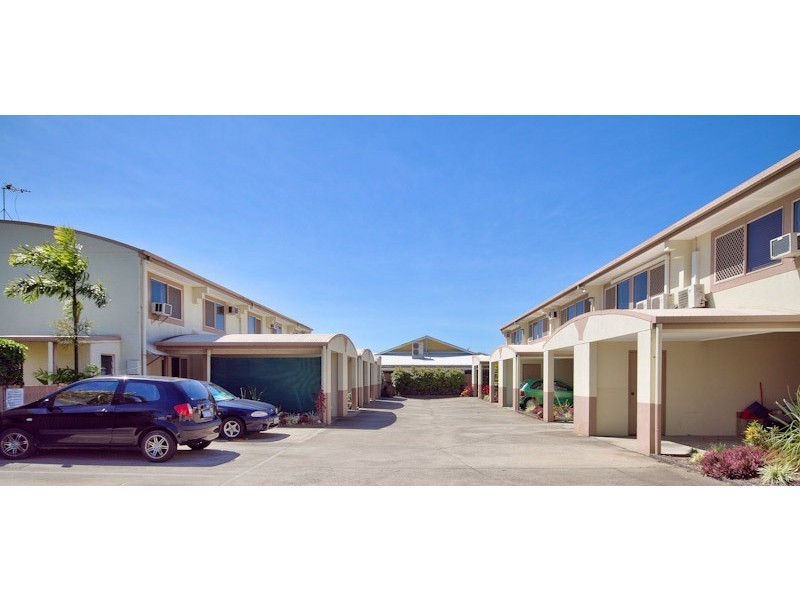 2/5 Charlotte Close, Woree QLD 4868