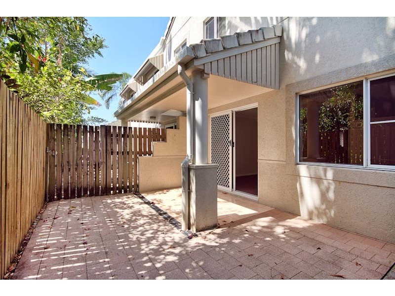 24/34-40 Lily Street, Cairns North QLD 4870