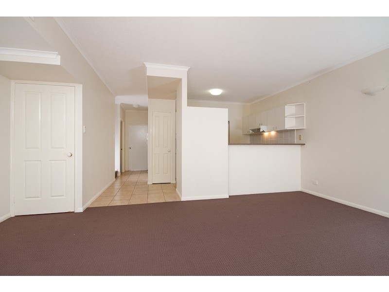 24/34-40 Lily Street, Cairns North QLD 4870