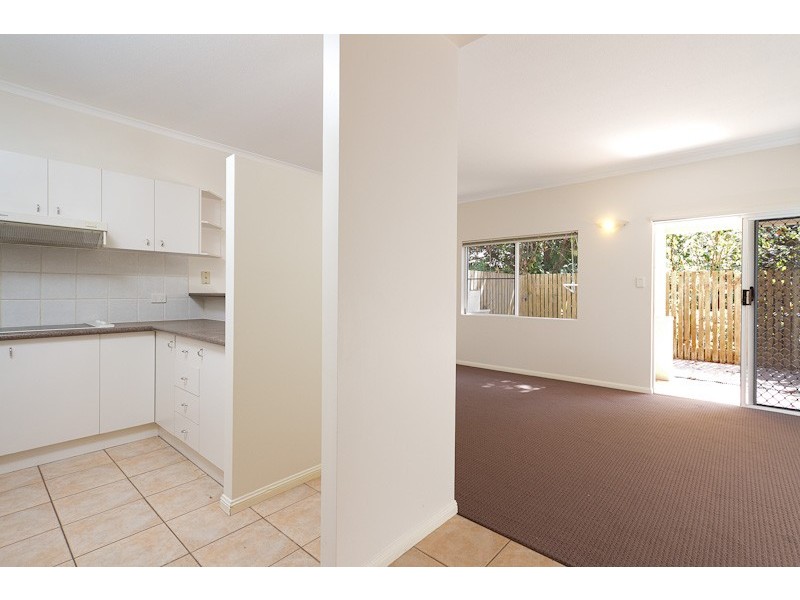 24/34-40 Lily Street, Cairns North QLD 4870