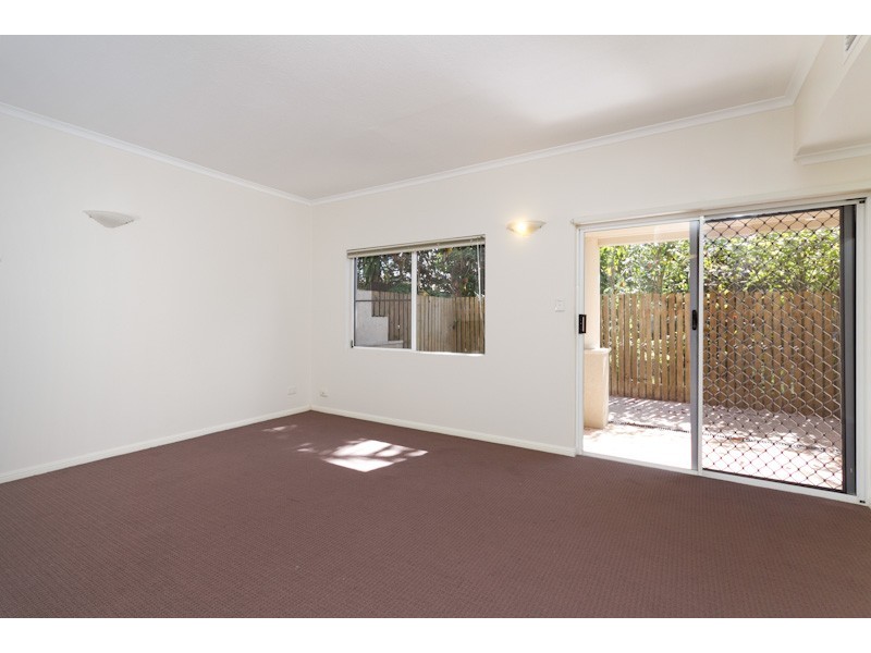 24/34-40 Lily Street, Cairns North QLD 4870