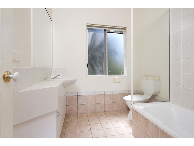 24/34-40 Lily Street, Cairns North QLD 4870