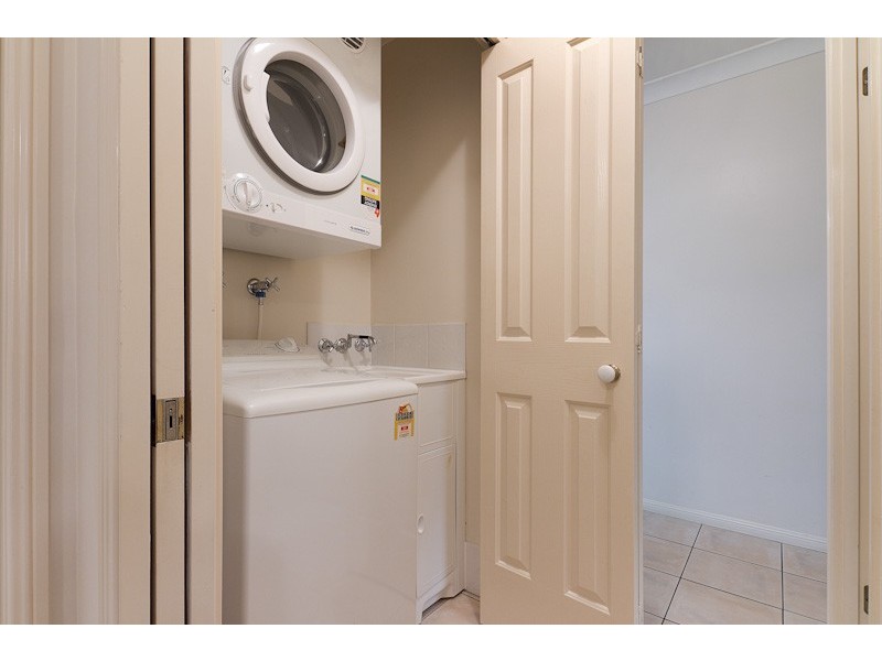 38/255 Lake Street, Cairns QLD 4870