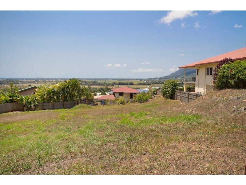 62 Daphne Drive, Redlynch QLD 4870