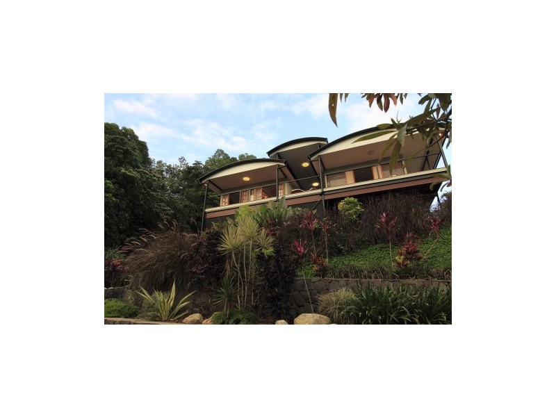 276  Robert Road, Bentley Park QLD 4869