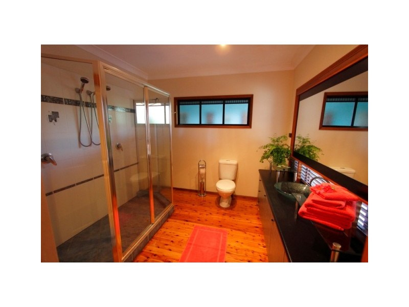 276  Robert Road, Bentley Park QLD 4869