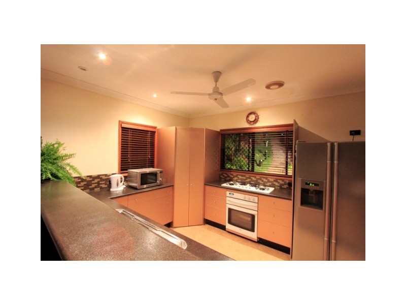 276  Robert Road, Bentley Park QLD 4869