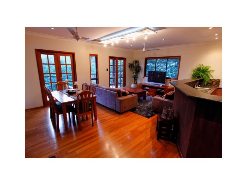 276  Robert Road, Bentley Park QLD 4869