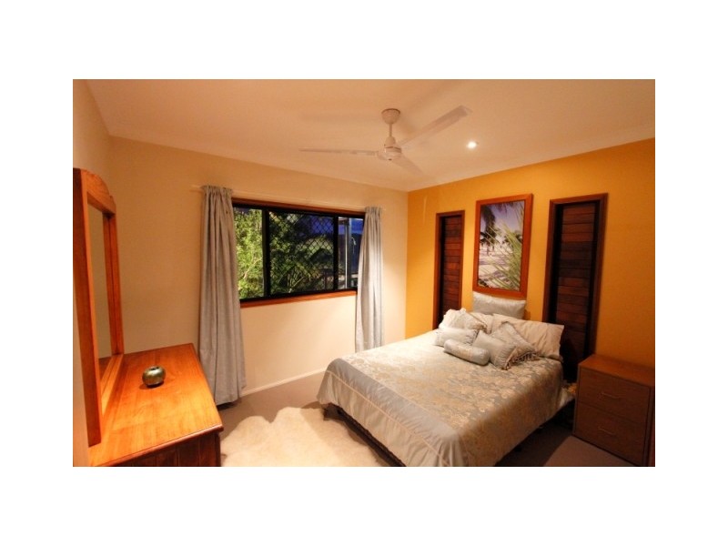 276  Robert Road, Bentley Park QLD 4869