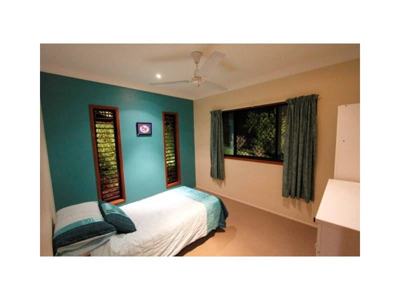 276  Robert Road, Bentley Park QLD 4869