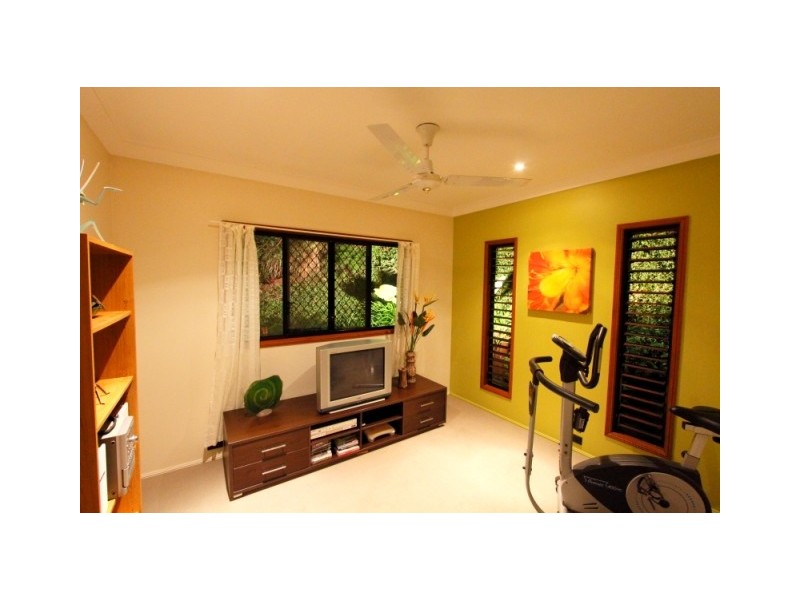 276  Robert Road, Bentley Park QLD 4869