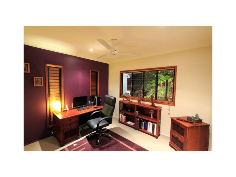 276  Robert Road, Bentley Park QLD 4869