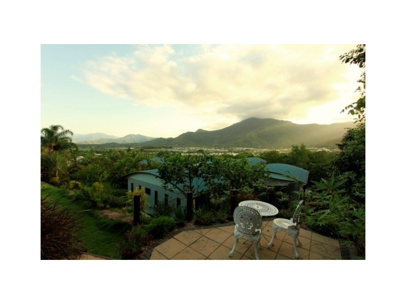 276  Robert Road, Bentley Park QLD 4869