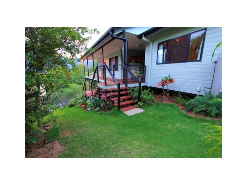 276  Robert Road, Bentley Park QLD 4869