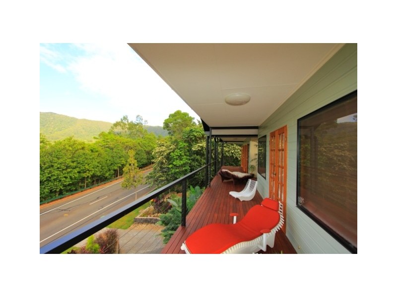 276  Robert Road, Bentley Park QLD 4869