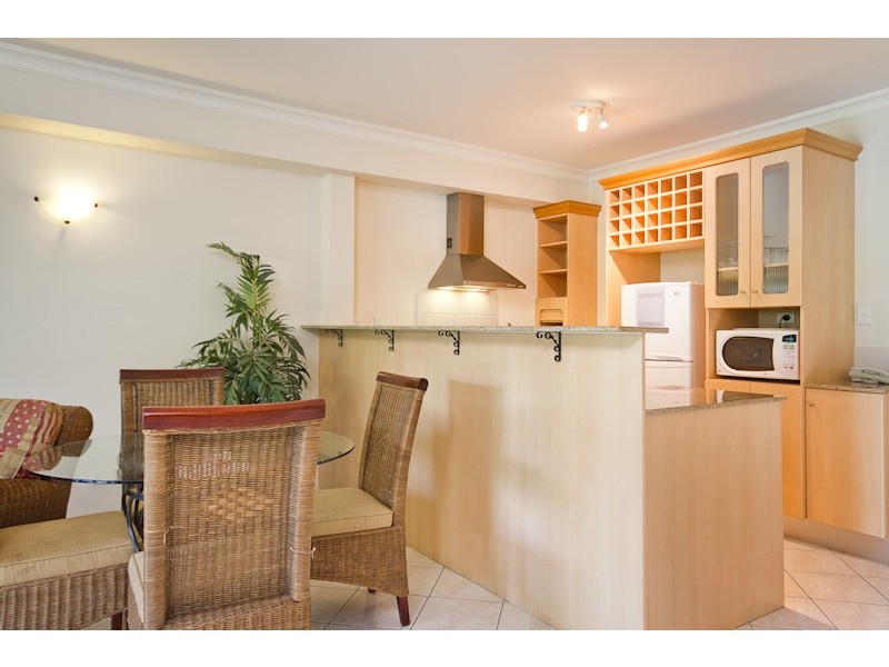 1416/2 Greenslopes Street, Cairns North QLD 4870