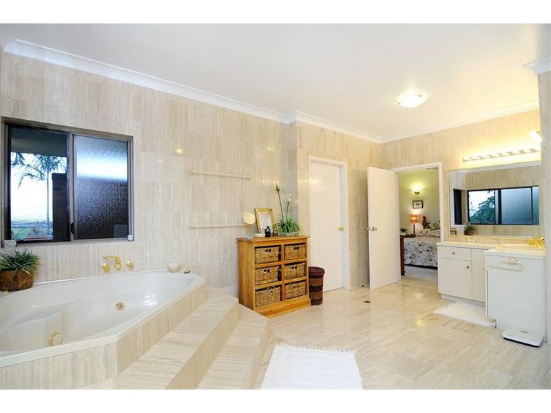 24 Fig Tree Drive, Caravonica QLD 4878