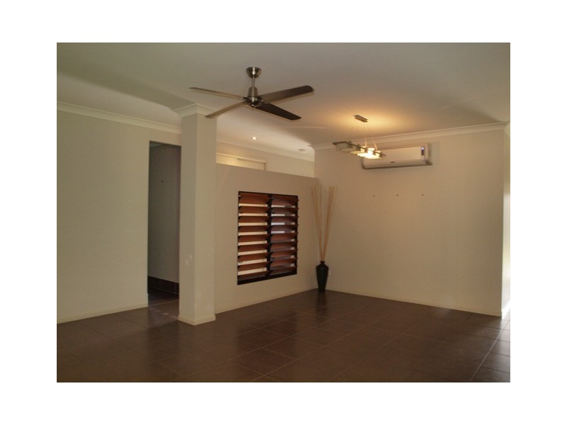 27 Altona Street, Bentley Park QLD 4869