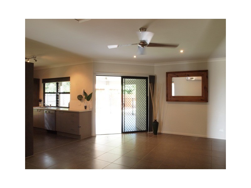 27 Altona Street, Bentley Park QLD 4869