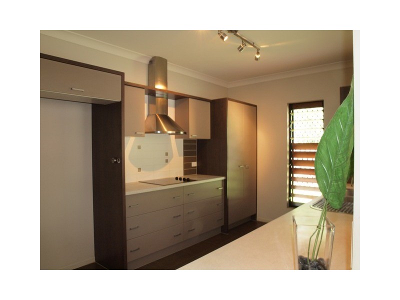 27 Altona Street, Bentley Park QLD 4869