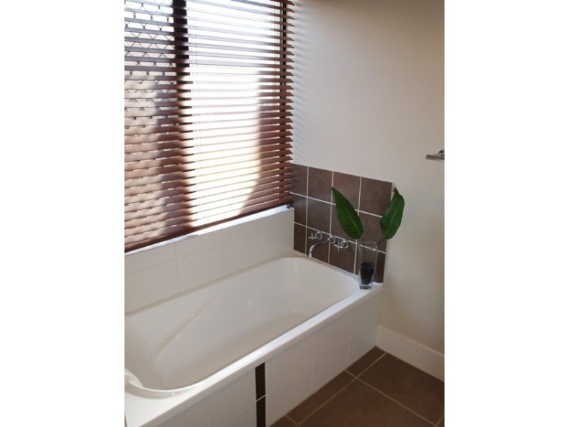 27 Altona Street, Bentley Park QLD 4869