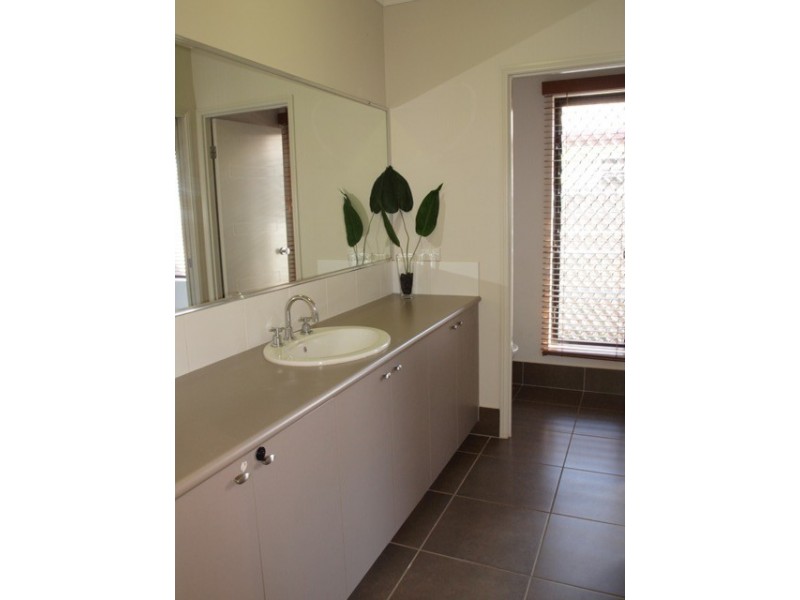 27 Altona Street, Bentley Park QLD 4869