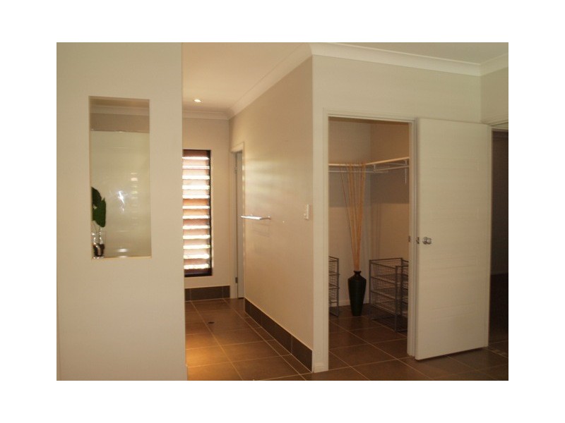 27 Altona Street, Bentley Park QLD 4869