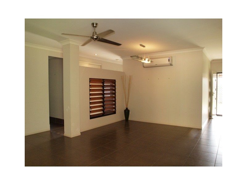 27 Altona Street, Bentley Park QLD 4869