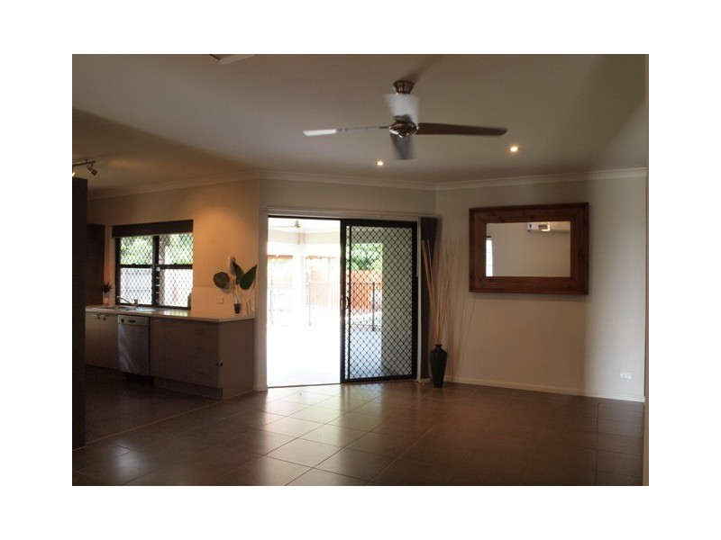 27 Altona Street, Bentley Park QLD 4869