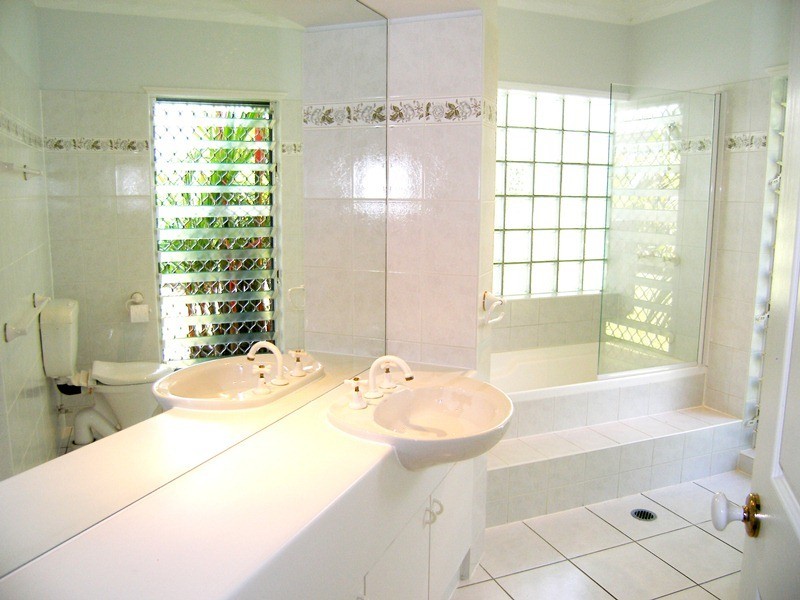 8  Ilse Close, Clifton Beach QLD 4879